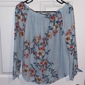 ⚡️3/$18⚡️ Off Shoulder Top!
